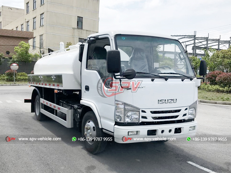 ISUZU 100P Toilet Collection Truck - Front Right Side